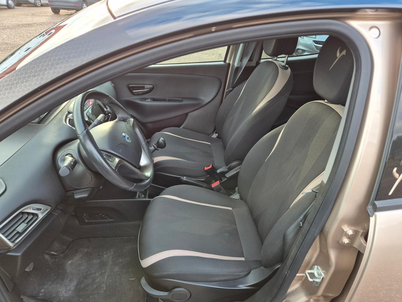 Lancia Ypsilon 1.2 69 CV 5 porte GPL Ecochic Black and Noir