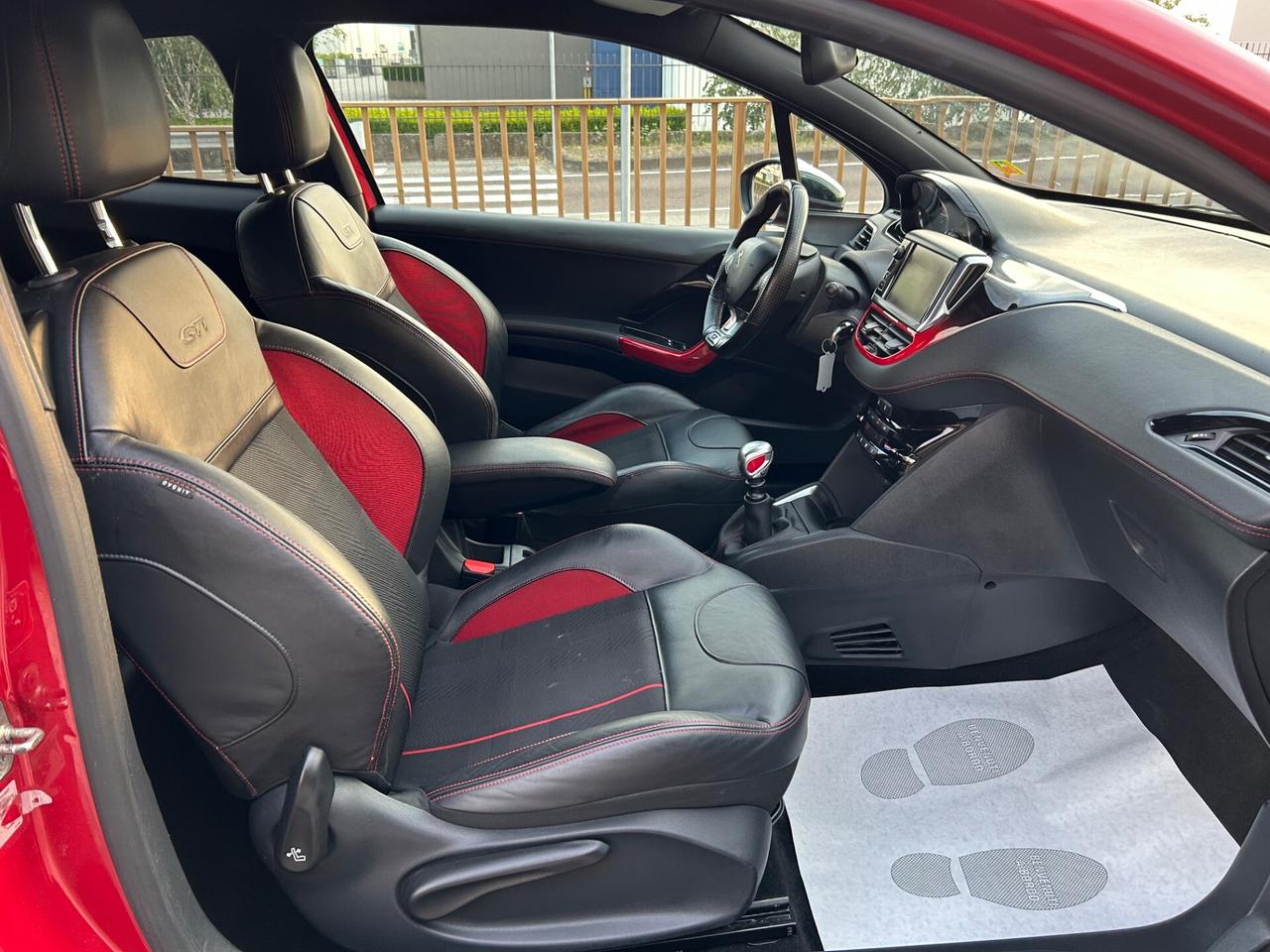 Peugeot 208 GTi - 2015 1.6 THP 200 CV 77.000 KM