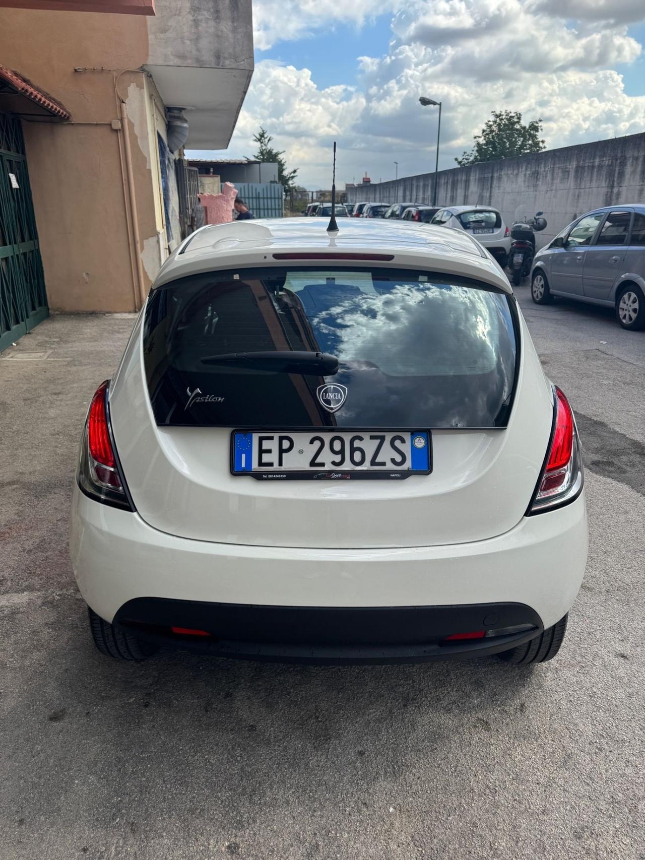 Lancia Ypsilon 0.9 TwinAir 85 CV 5 porte Metano Ecochic Gold