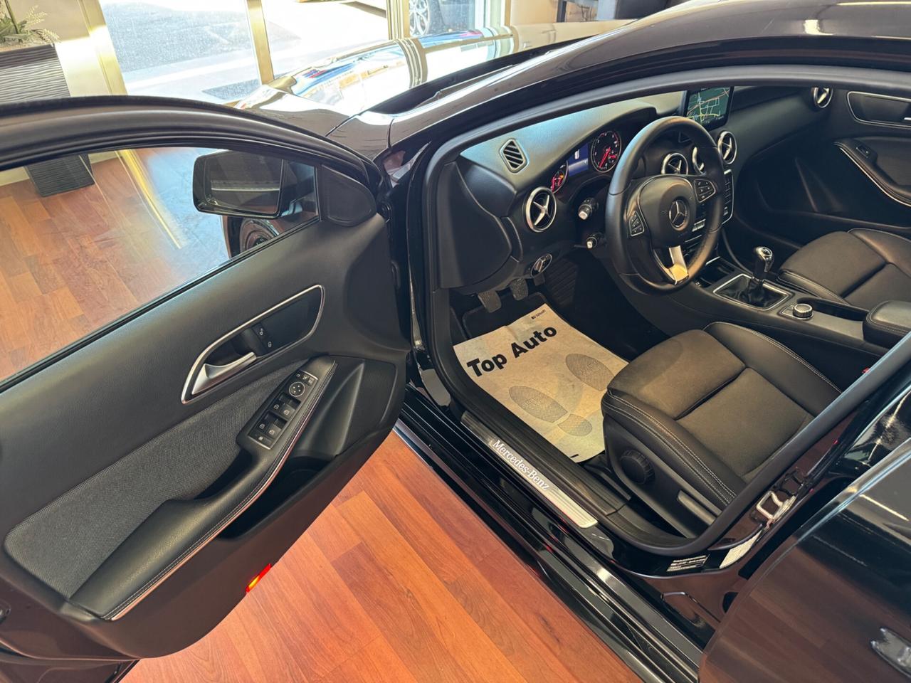 MERCEDES-BENZ A 180 d PREMIUM AMG - 2018