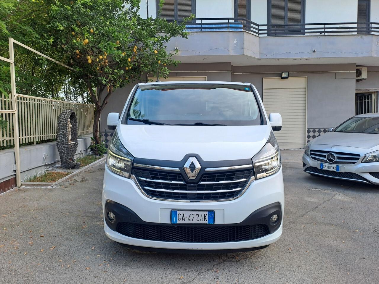 Renault Trafic T27 2.0 dCi 120CV PC-TN Intens 9 POSTI