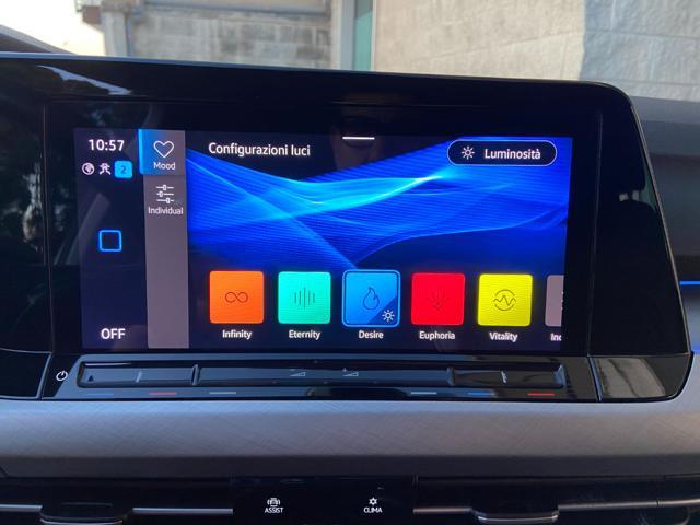 VOLKSWAGEN Golf 2.0 TDI DSG SCR Life COCKPIT-LUCI AMBIENTE