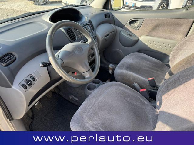 TOYOTA Yaris Verso 1.3i 16V cat Sol