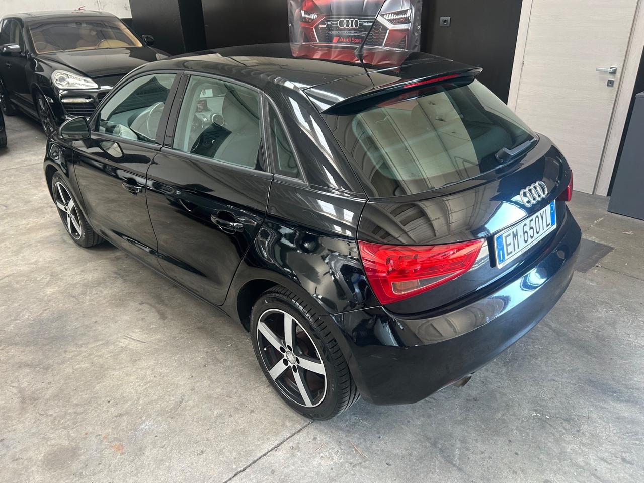 Audi A1 SPB 1.6 TDI 90cv S tronic Attraction neopatentati