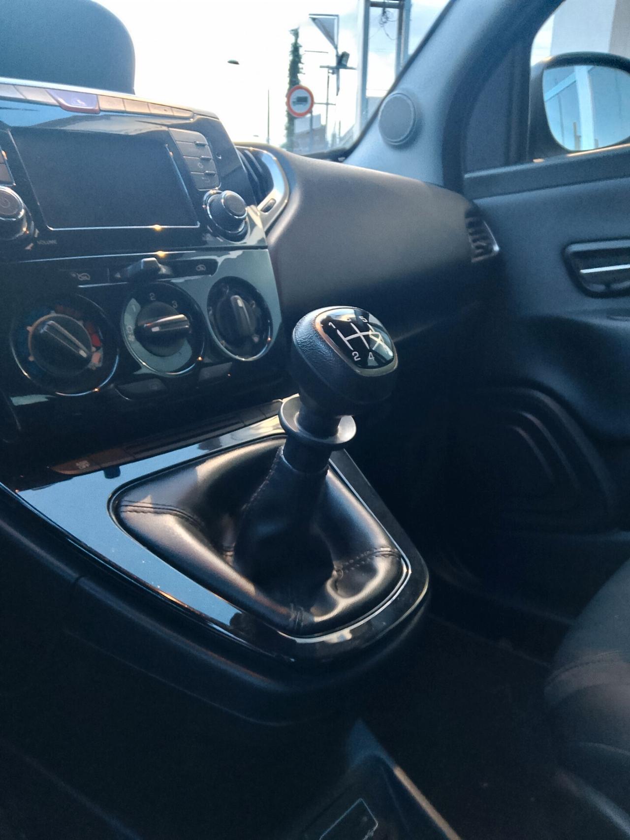 Lancia Ypsilon 1.2 69 CV 5 porte Gold