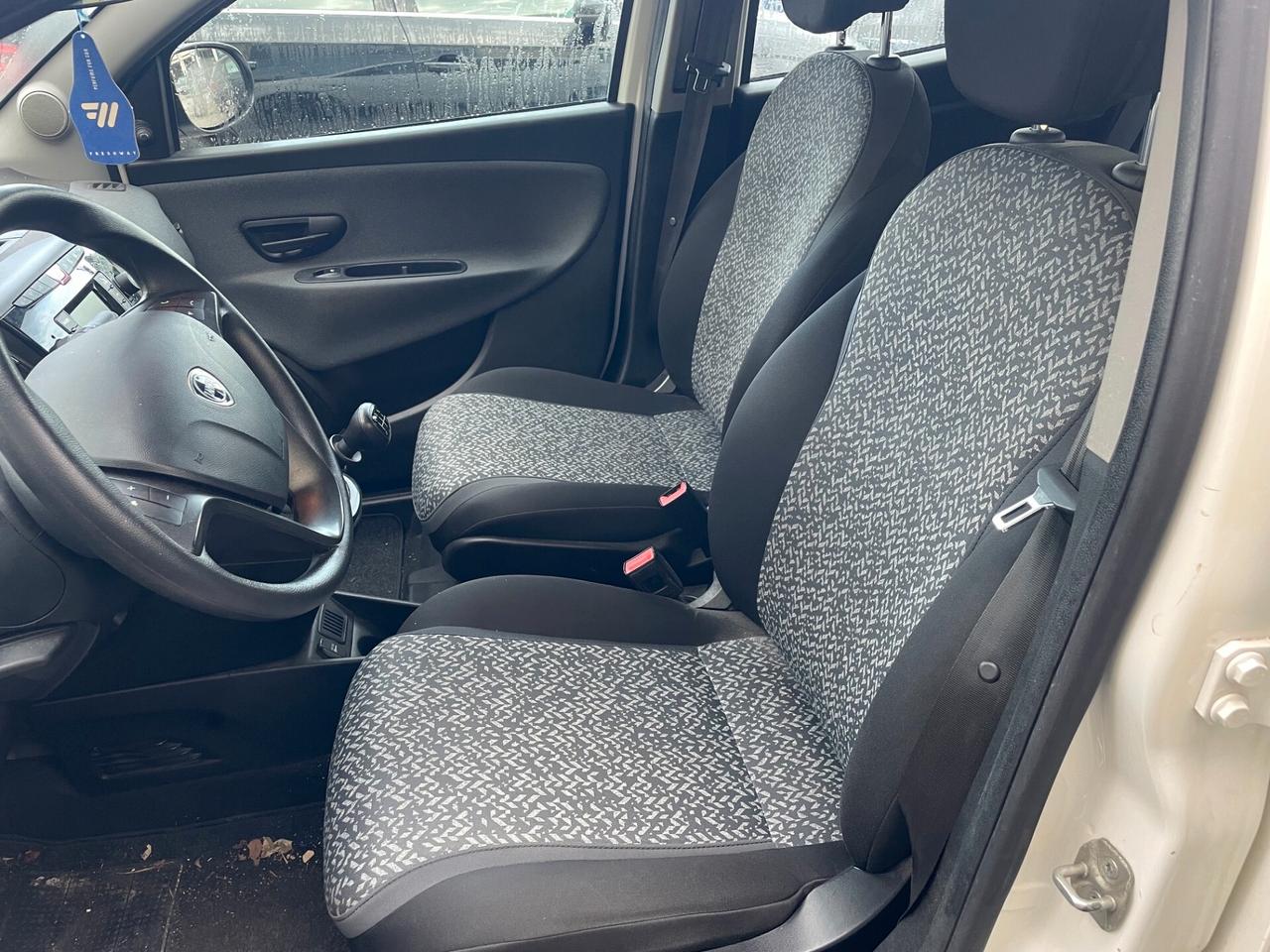 Lancia Ypsilon 1.0 FireFly 5 porte S&S Hybrid Ecochic Silver