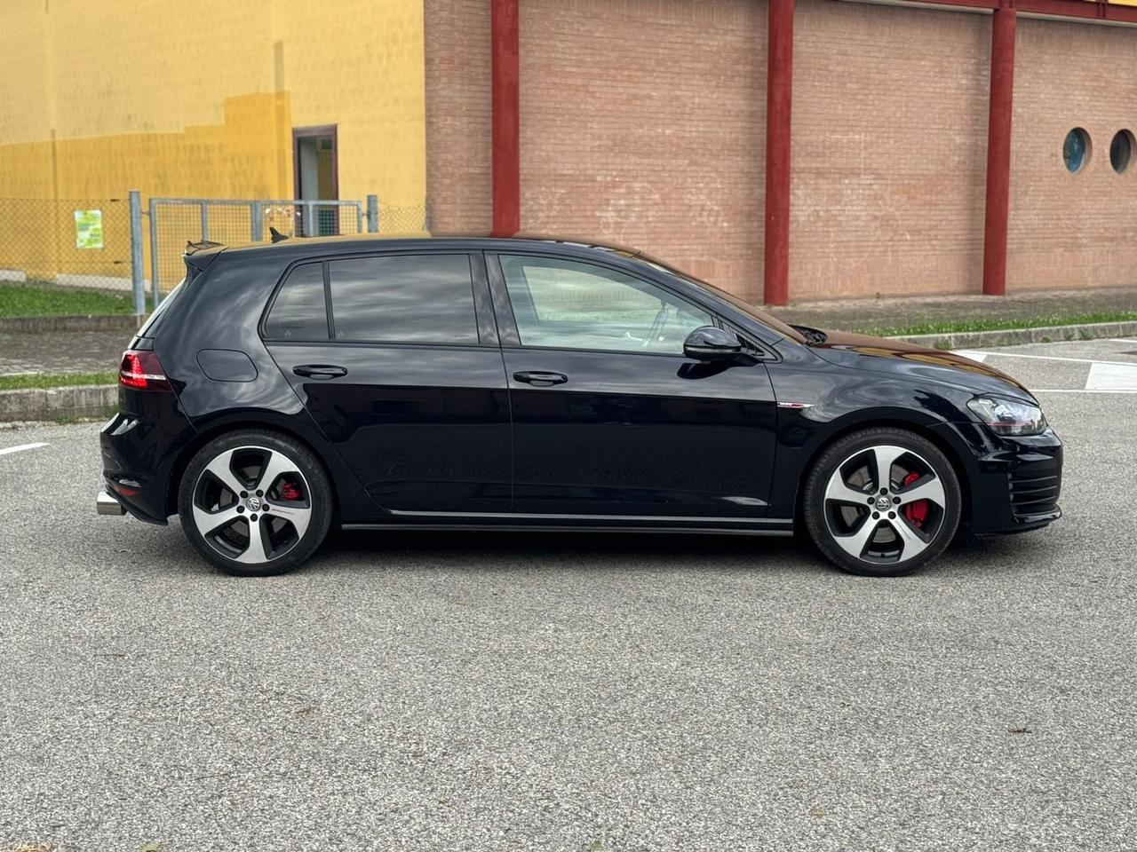 Volkswagen Golf GTI Performance 2.0 TSI 230cv