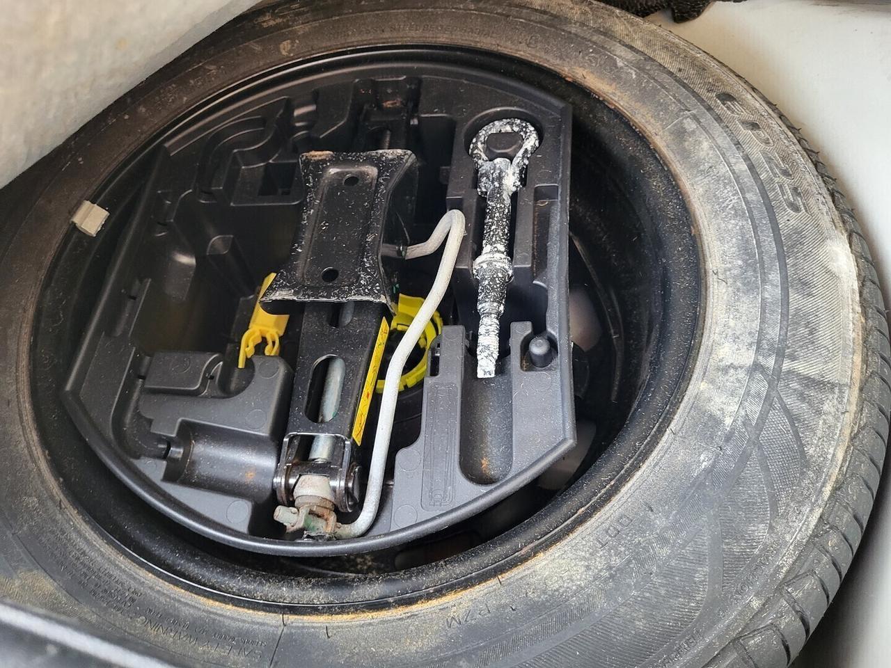 PEUGEOT 208 1,4 HDI-UNICA PROPRIETAR-4 REVISIONI