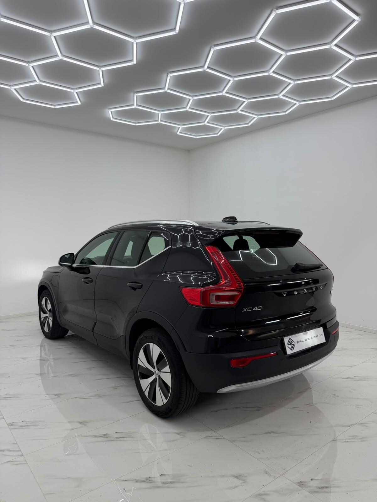 Volvo XC40 T4 Recharge Plug-in Hybrid R-design N1