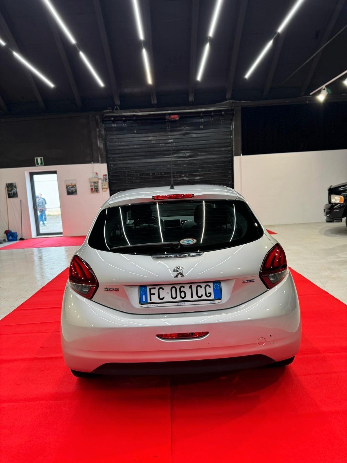 PEUGEOT 208 NEOPATENTATI