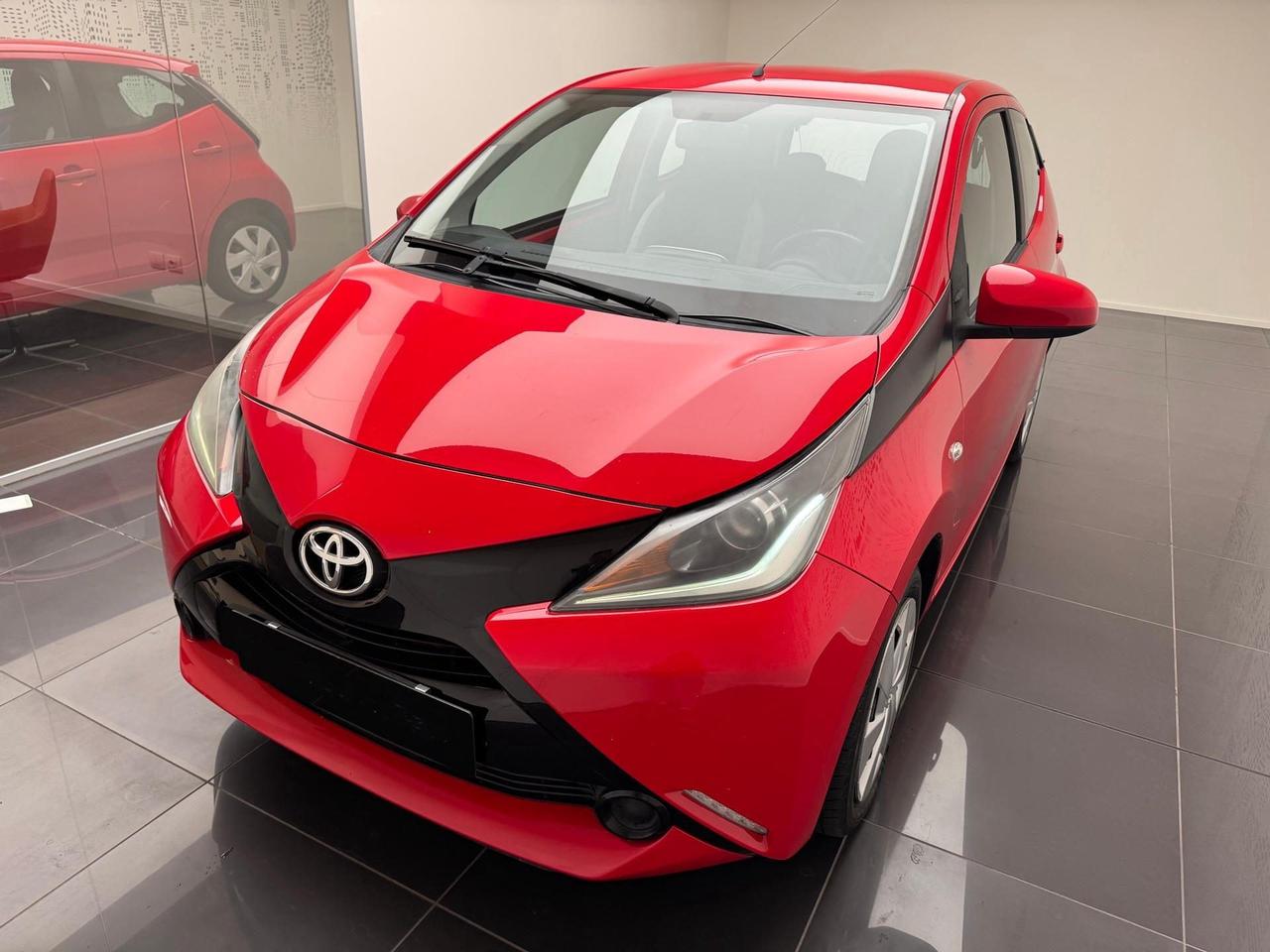 Toyota Aygo 5p 1.0 x-play my15