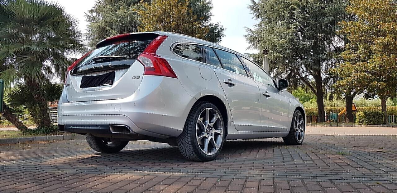 Volvo V60 2.0 d 150 cv D3 Geartronic Volvo Ocean Race,pelle,cambio automatico,navi,cruise control,cerchi 18
