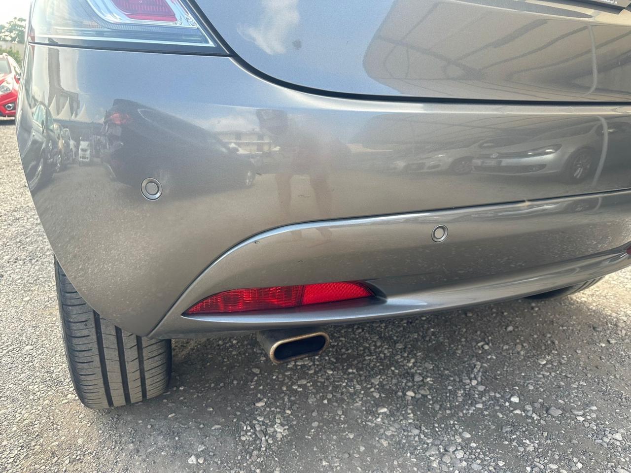 Lancia Ypsilon 1.0 FireFly 5 porte S&S Hybrid Ecochic Silver