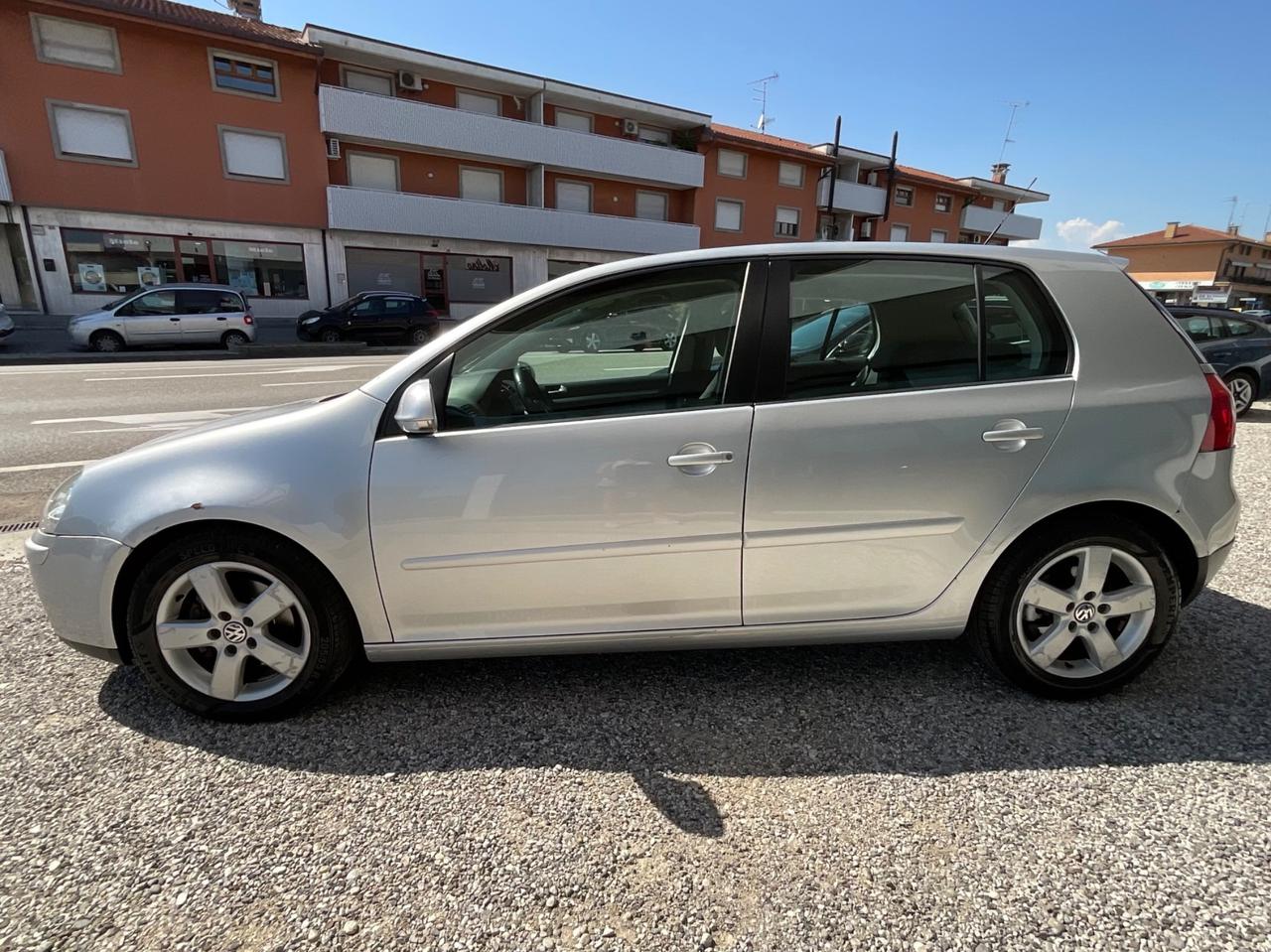 Volkswagen Golf 2.0 TDI DPF 4mot. 5p. Sportline