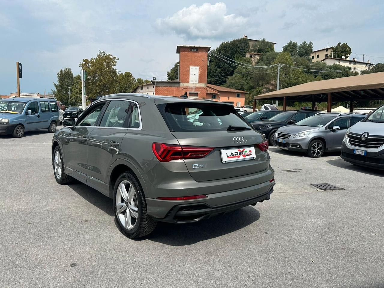 Audi Q3 45 TFSI e S tronic Identity Black