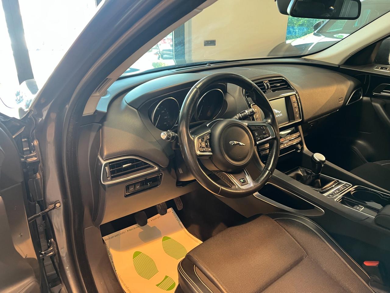 Jaguar F-Pace 2.0 D 180 CV AWD R-Sport