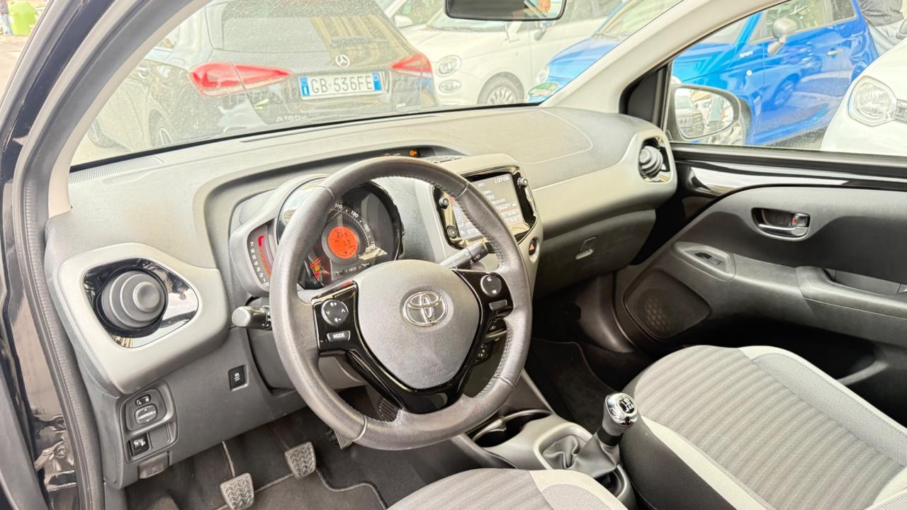 Toyota Aygo Connect 1.0 VVT-i 72 CV 5 porte x-play LED NAVI KAMERA PDC BLUETOOTH CERCHI 16