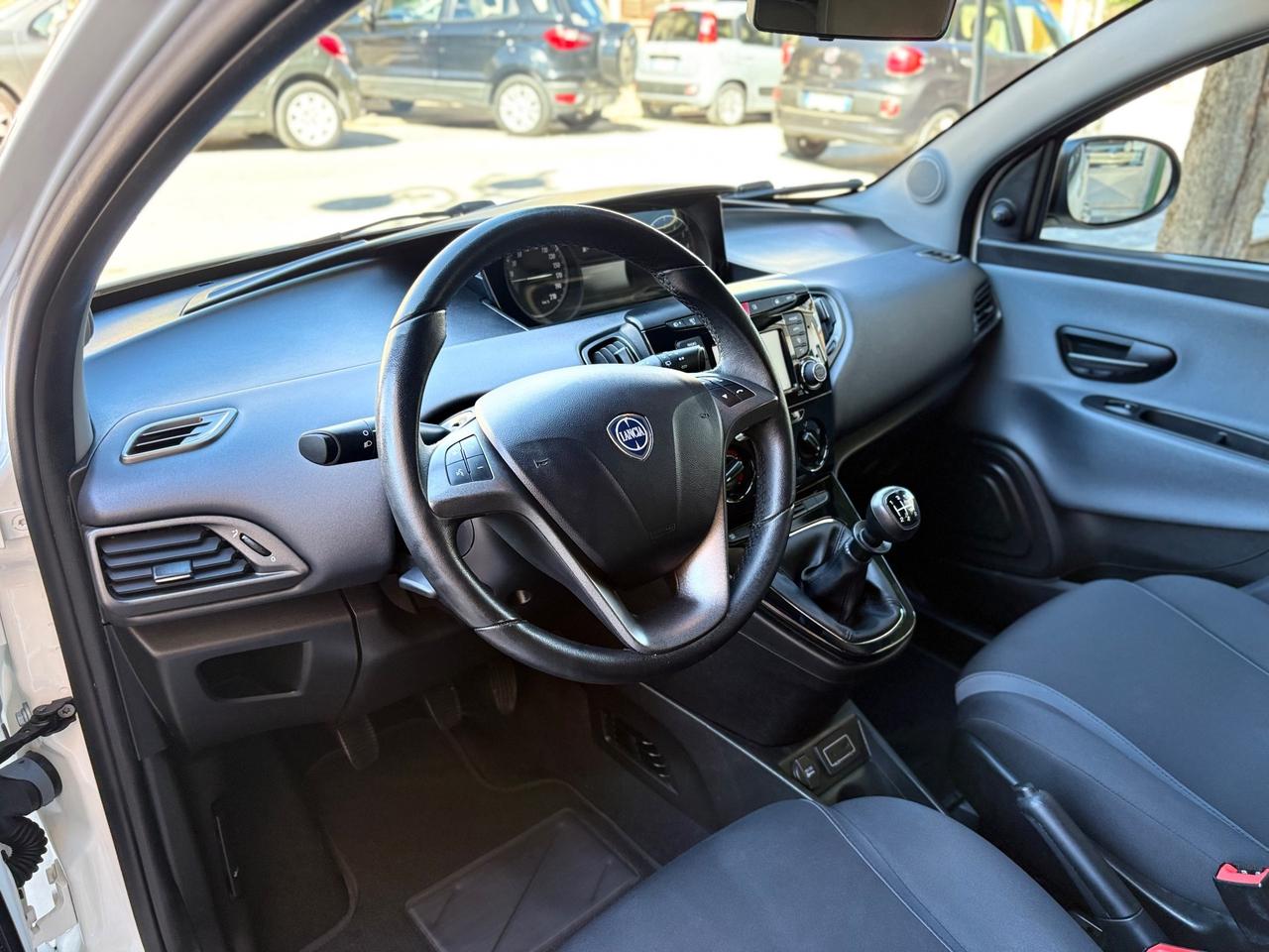 Lancia Ypsilon 1.2 69 CV 5P Gold UCONNECT Blue&Me