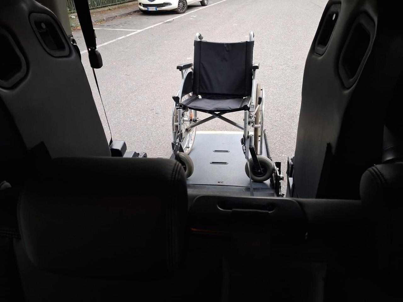 Ford Tourneo Connect Pianale ribassato con rampa disabili in carrozzina