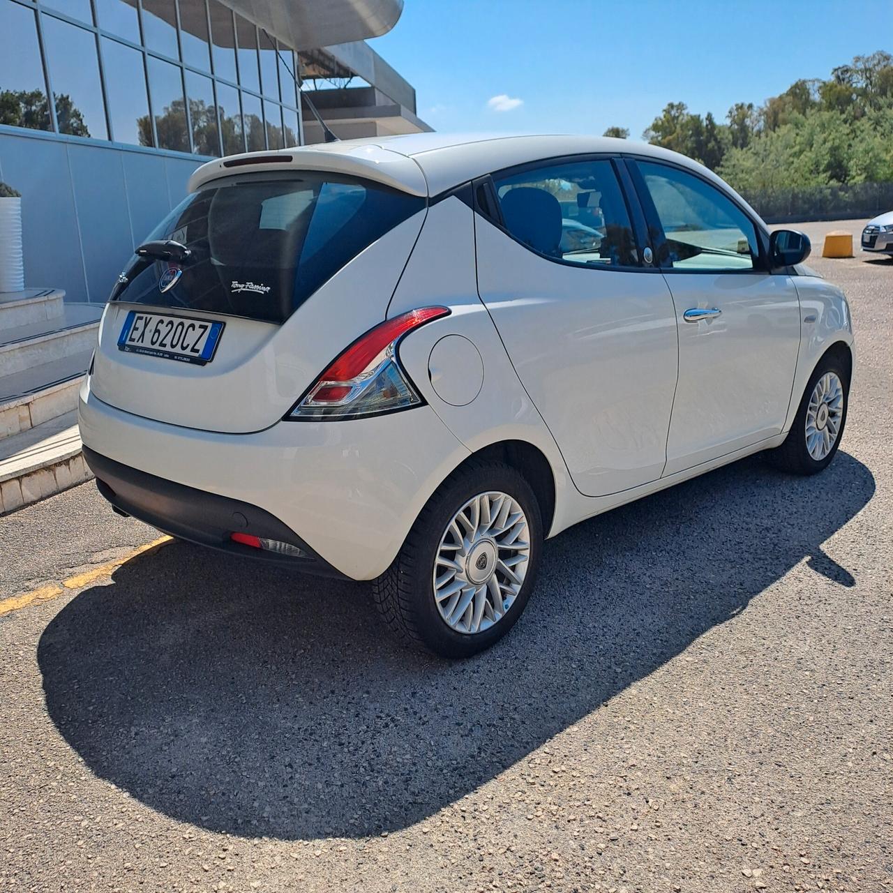 Lancia Ypsilon 1.2 Bz/Gpl 69 Cv Silver