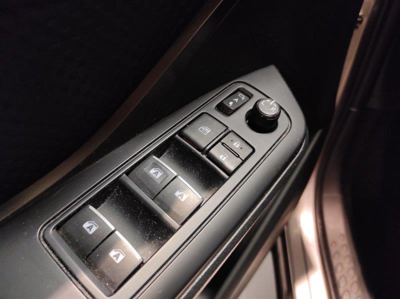 TOYOTA C-HR - C-HR 1.8 Hybrid E-CVT Business