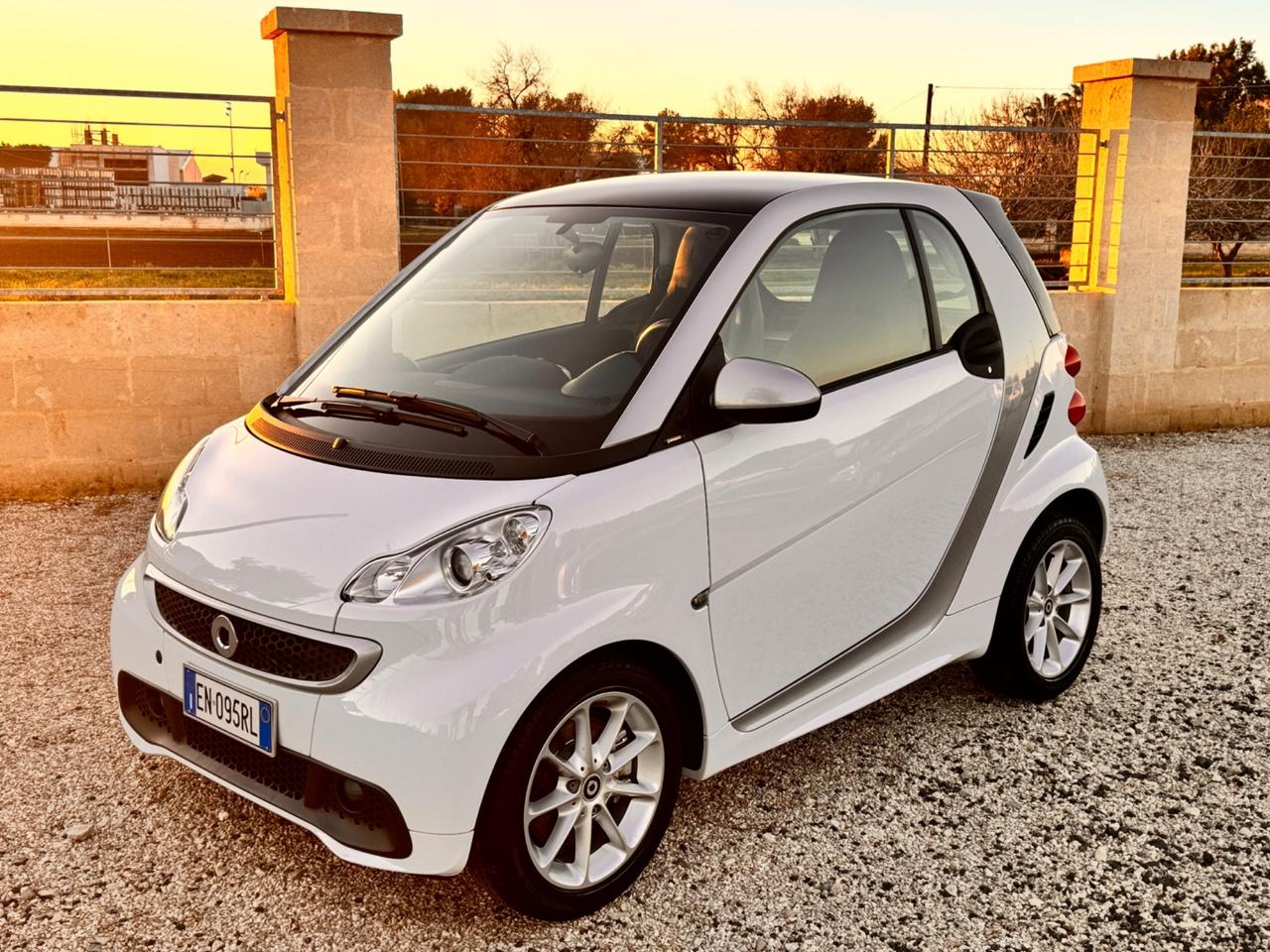 Smart ForTwo 1000 52 kW MHD coupé pure