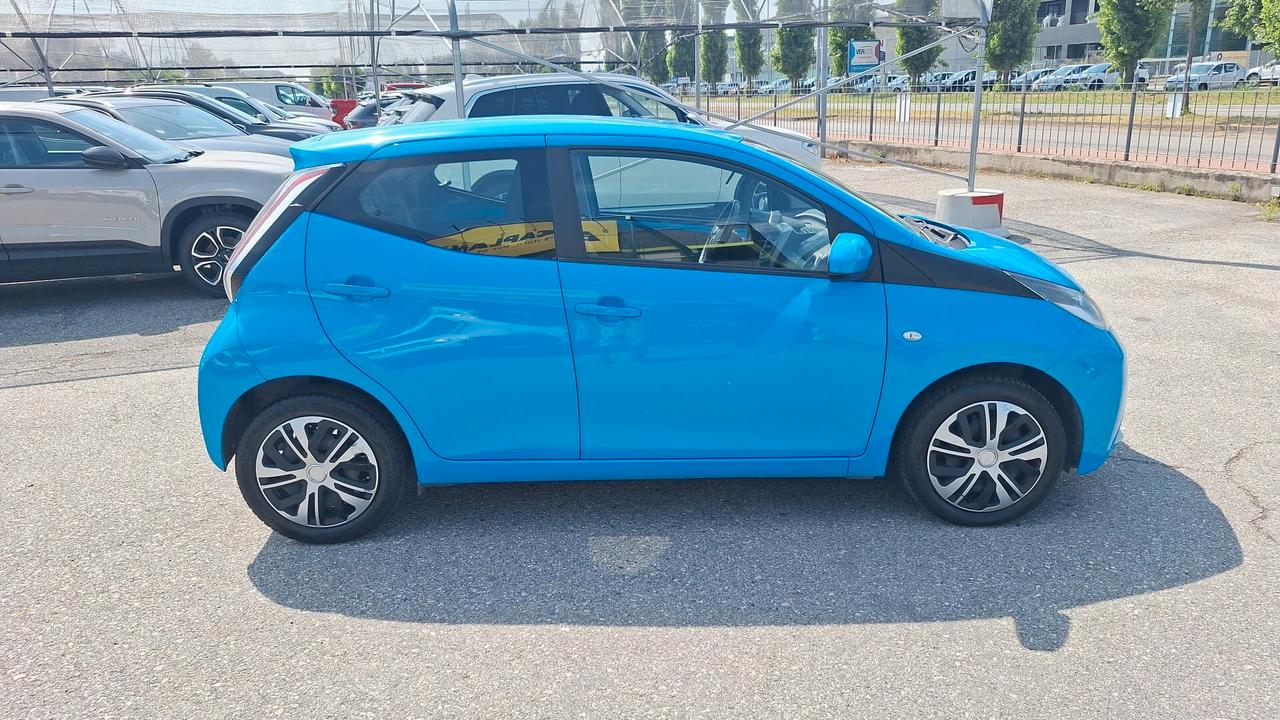 Toyota Aygo 1.0 VVT-i 69 CV 5 porte x-cool TSS