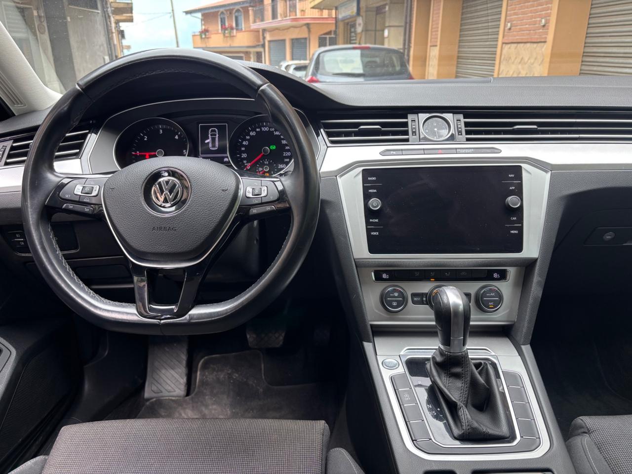 Volkswagen Passat 1.6 TDI SCR DSG Business BMT