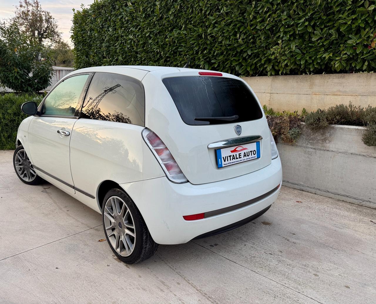 Lancia Ypsilon Momo Design 1.3 MJT 75 CV