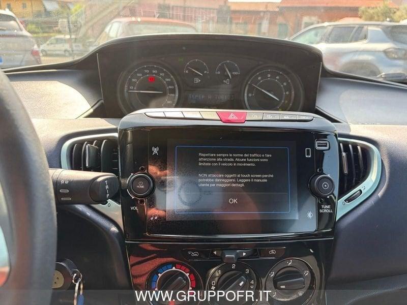 Lancia Ypsilon 1.0 FireFly 70cv Hybrid Platino