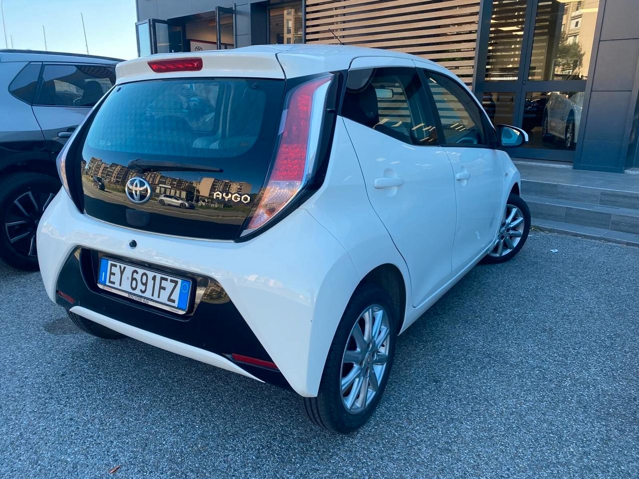 Toyota Aygo 1.0 VVT-i 69 CV 5 porte x-cool