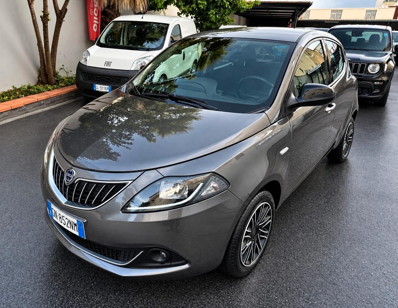 Lancia Ypsilon 1.0 FireFly 5 porte S&S Hybrid Gold