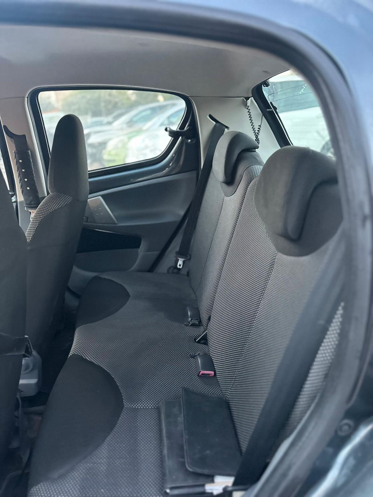 Toyota Aygo 1.0 12V VVT-i 5 porte Sol Connect Red Edition