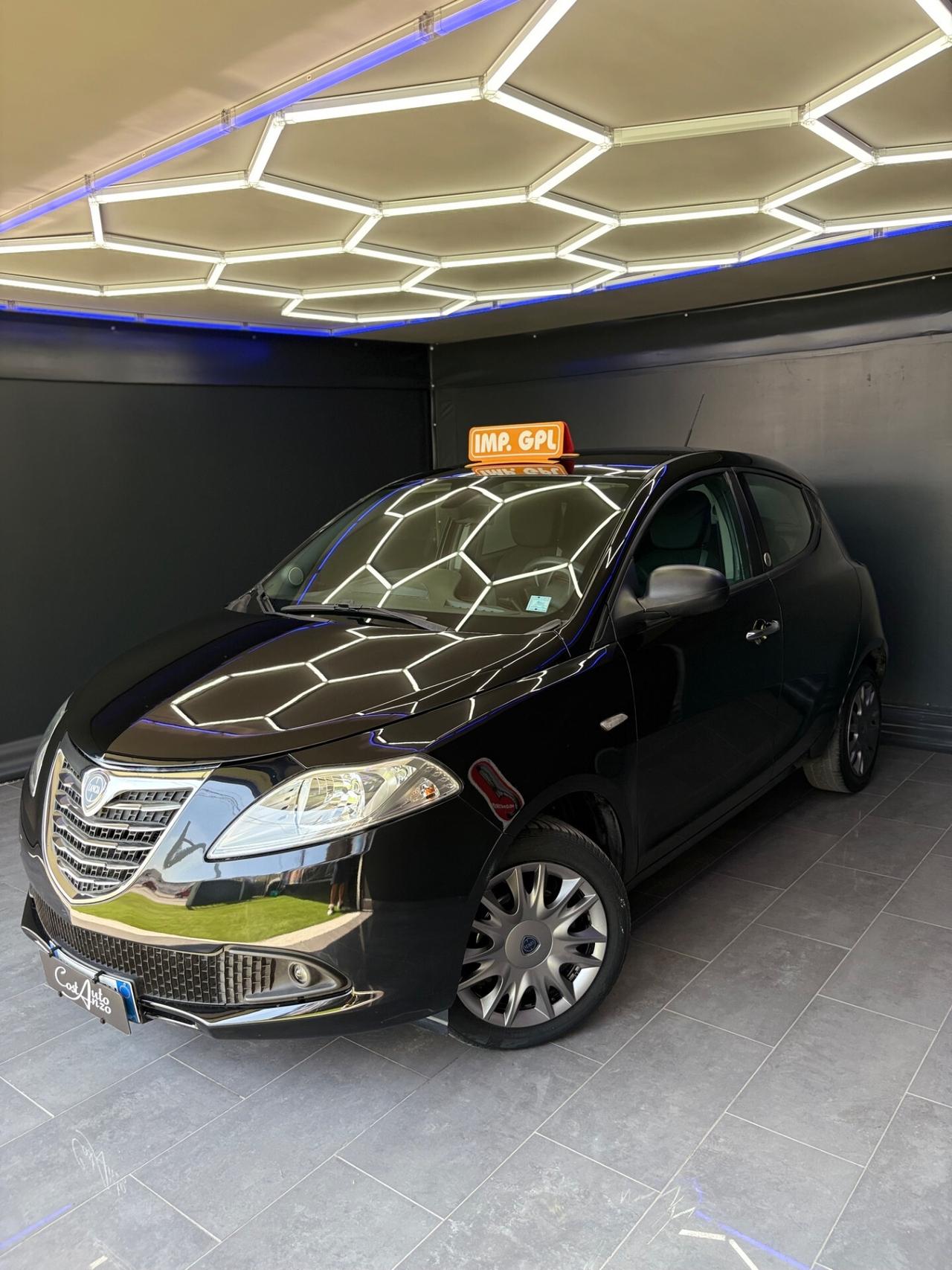 Lancia Ypsilon 1.2 GPL Ecochic Gold 2013