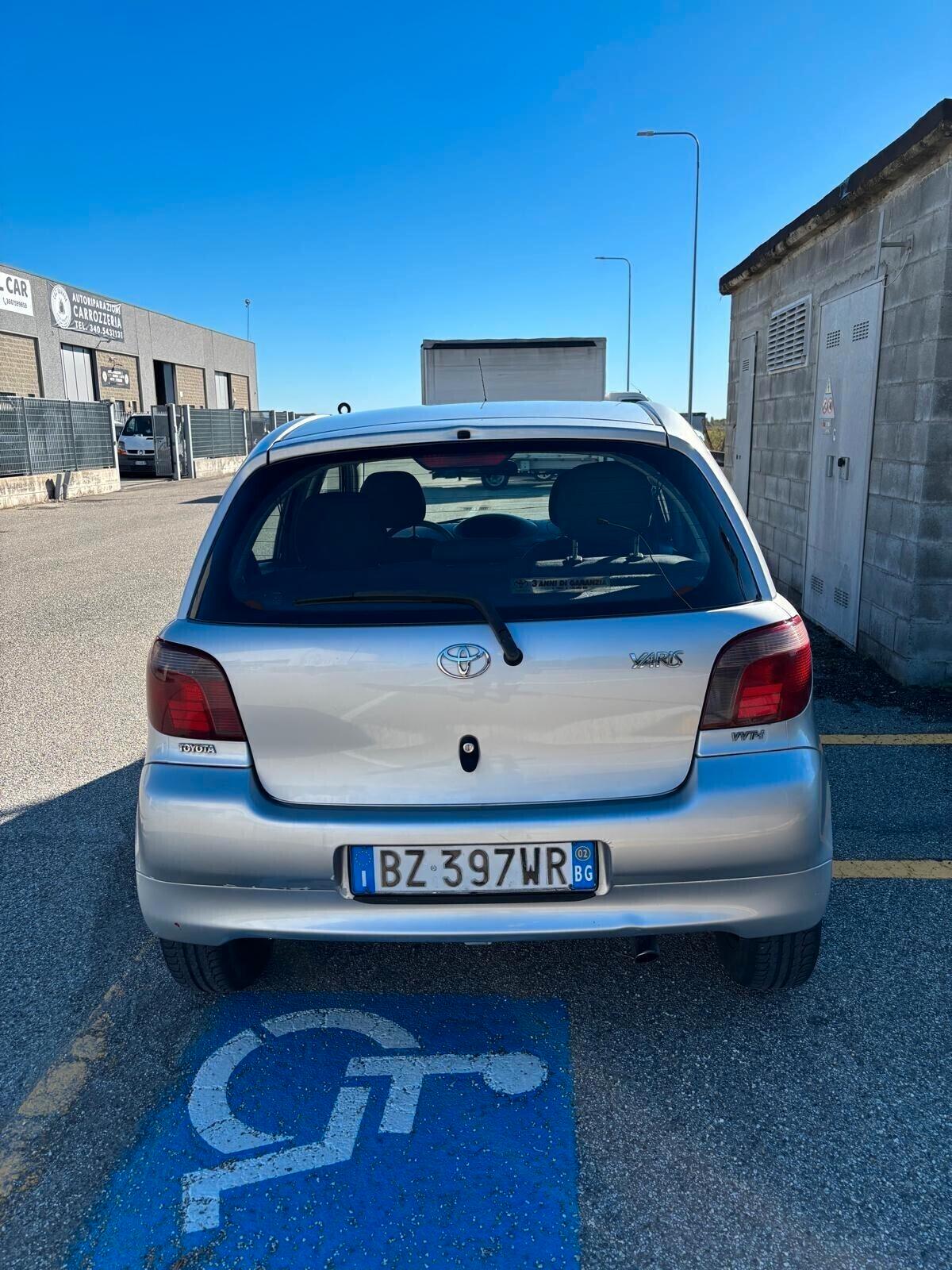 Toyota Yaris 1.3i 16V cat 5 porte SOL ADATTA AI NEOPATENTATI