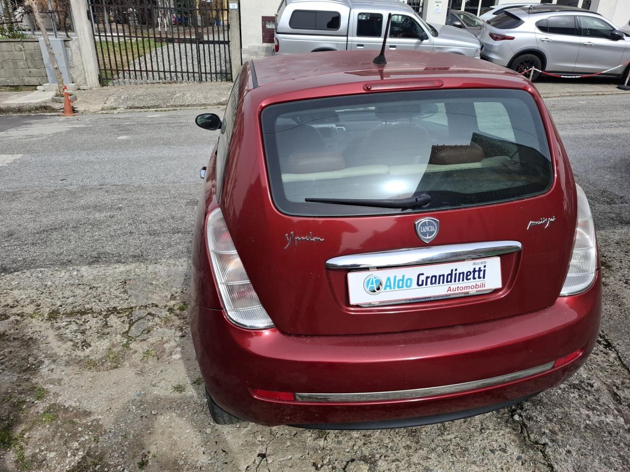 lancia ypsilon 1.3 mutijet 75 cv Versus