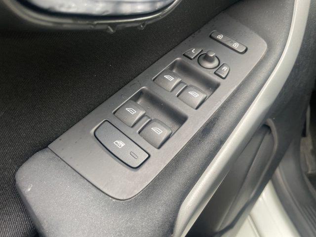 VOLVO V40 D2 1.6 DIESEL 115 CV Momentum