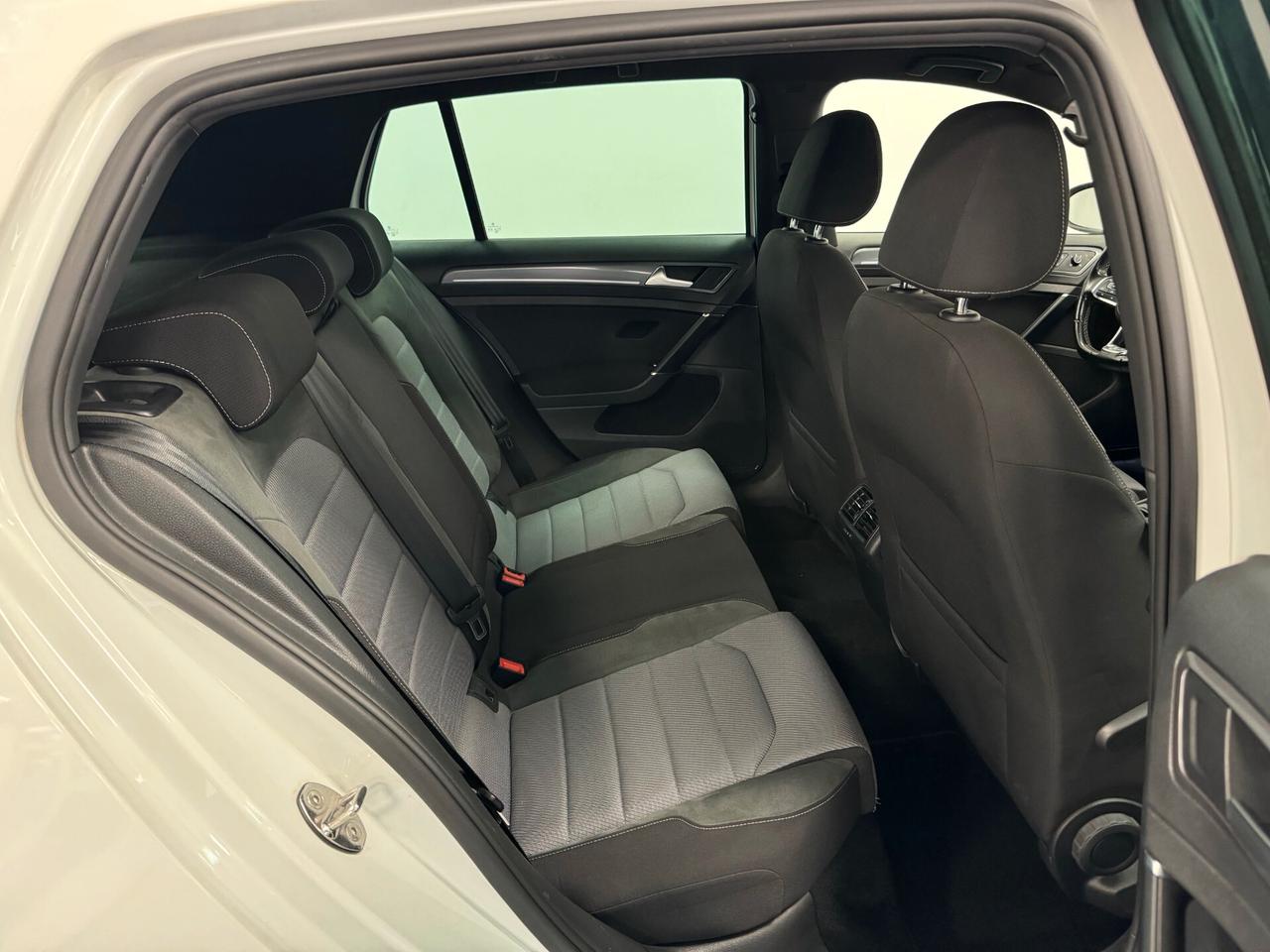 Volkswagen Golf 2.0 TDI 5p. Sport Edition R LINE BlueMotion Tech.