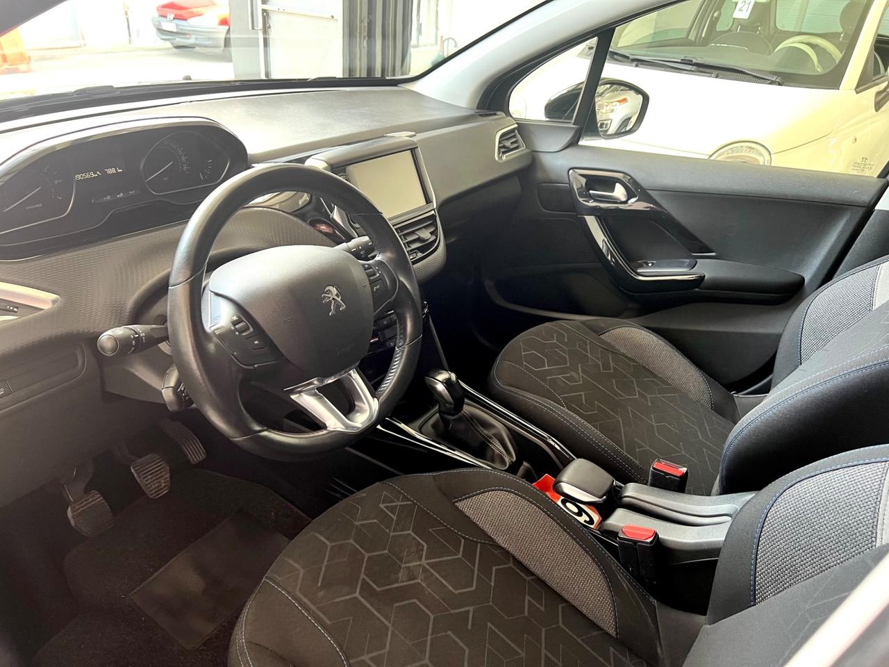 Peugeot 2008 PureTech 82 S&S Signature