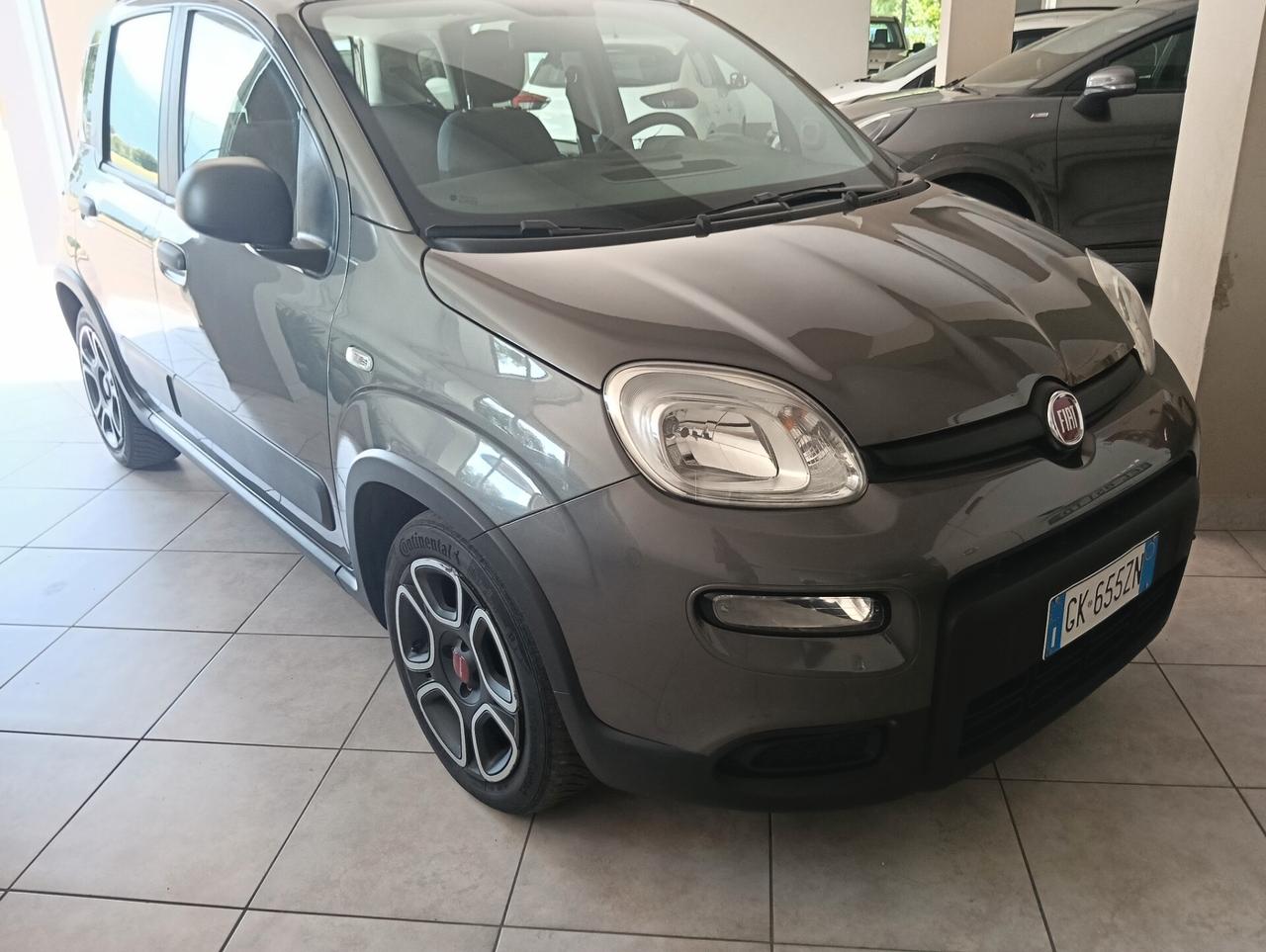 Fiat Panda Hybrid city life