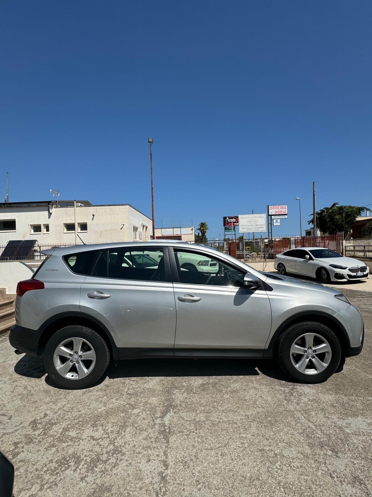 Toyota RAV 4 RAV4 2.0 D-4D 4WD Style White Ed.