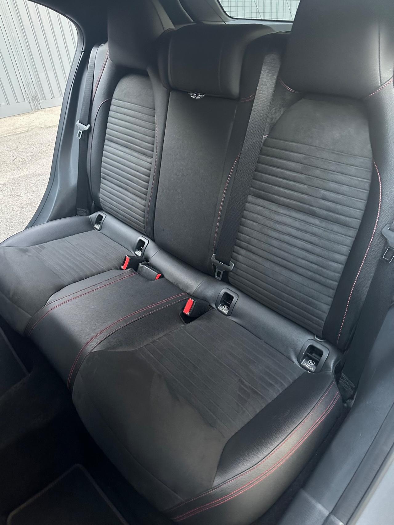 Mercedes-Benz A 200d Automatic Premium AMG