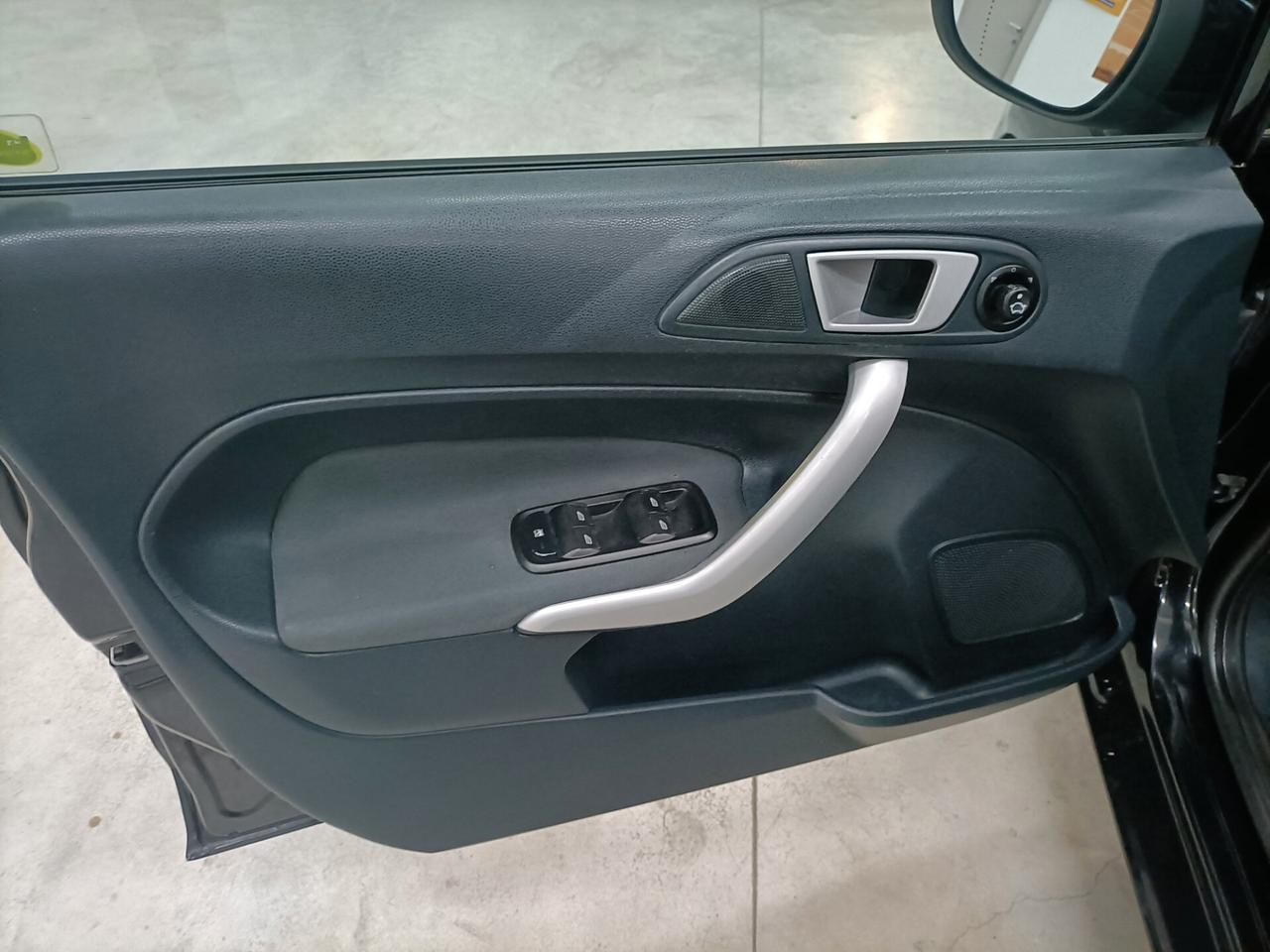 Ford Fiesta 1.4 TDCi 70CV 5 porte Titanium 11/2011