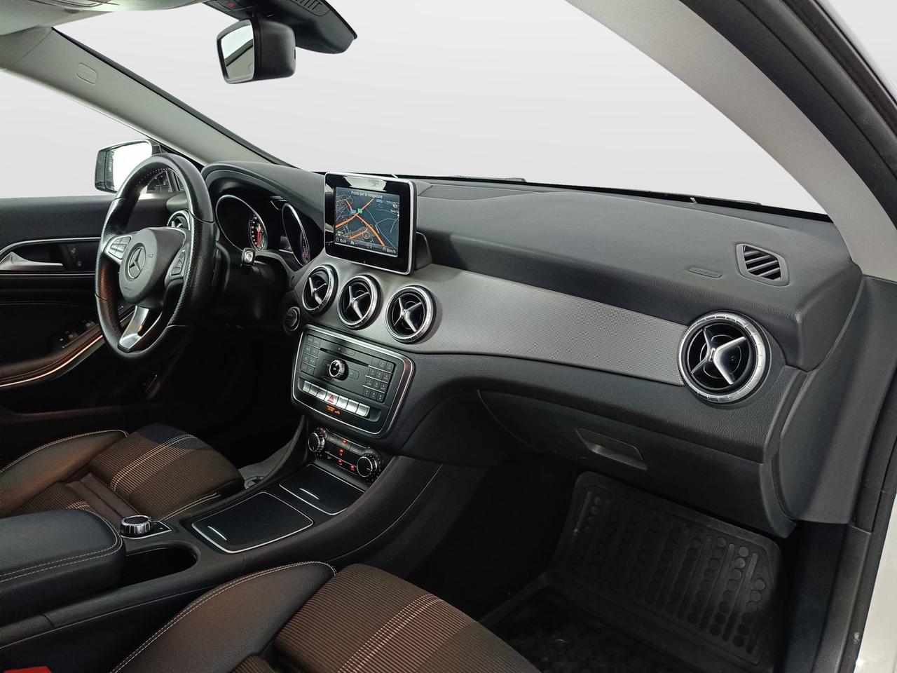Mercedes-Benz Classe CLA (C/X117) - MERCEDES CLA 200 d S.W. Automatic Sport