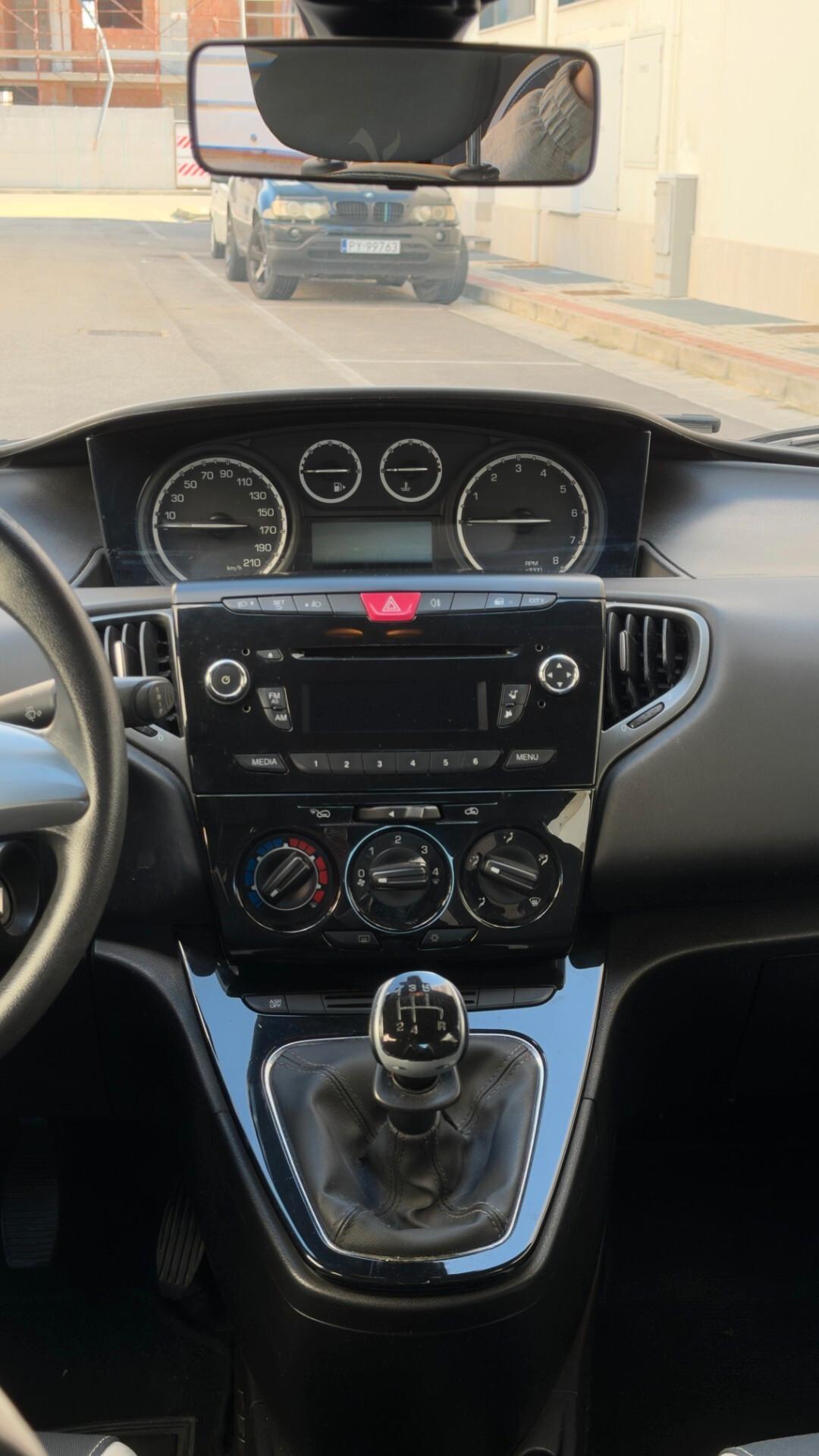Lancia Ypsilon 1.2 69 CV 5 porte GPL Ecochic Platinum