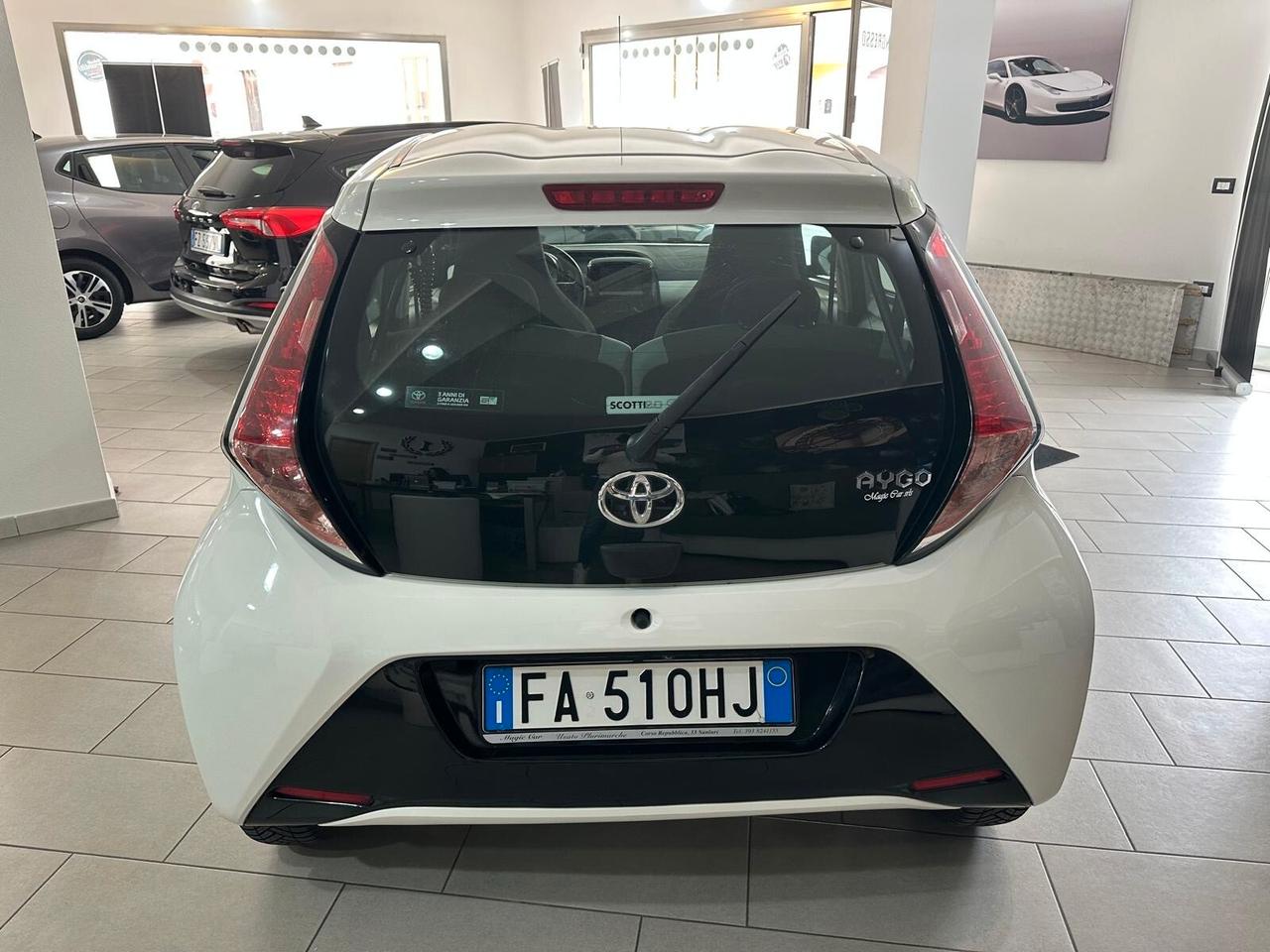 Toyota Aygo 1.0 VVT-i 69 CV 5 porte x-wave