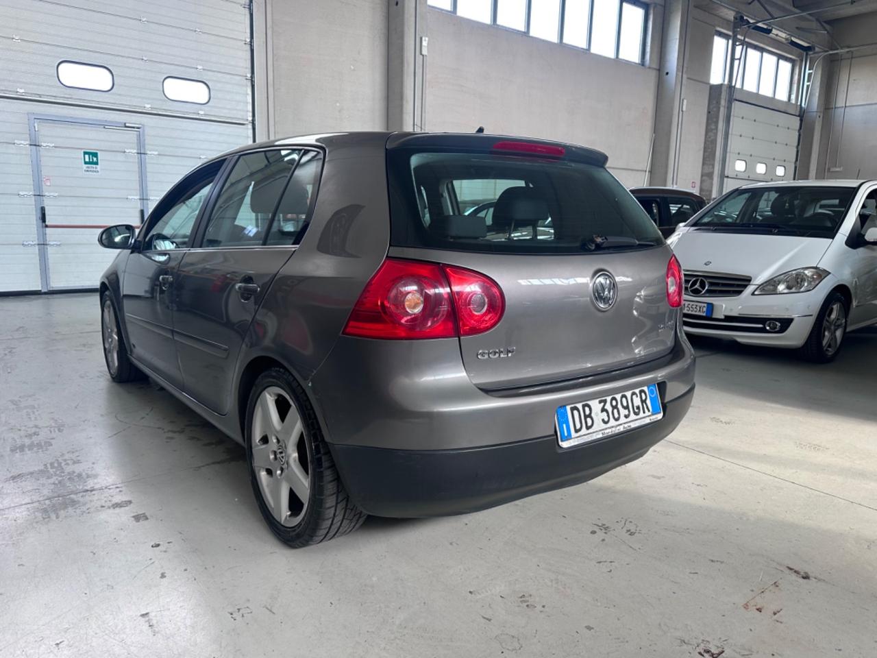 Volkswagen Golf 1.6 16V FSI 5p. Sportline