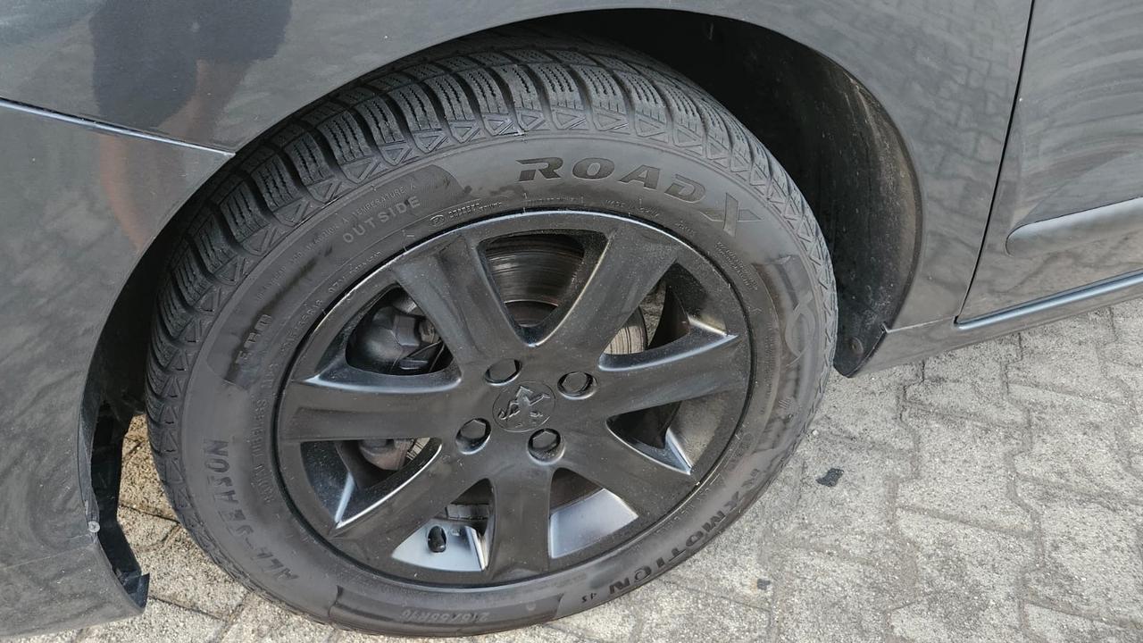 Peugeot 5008 1.6 HDi 110CV 7POSTI