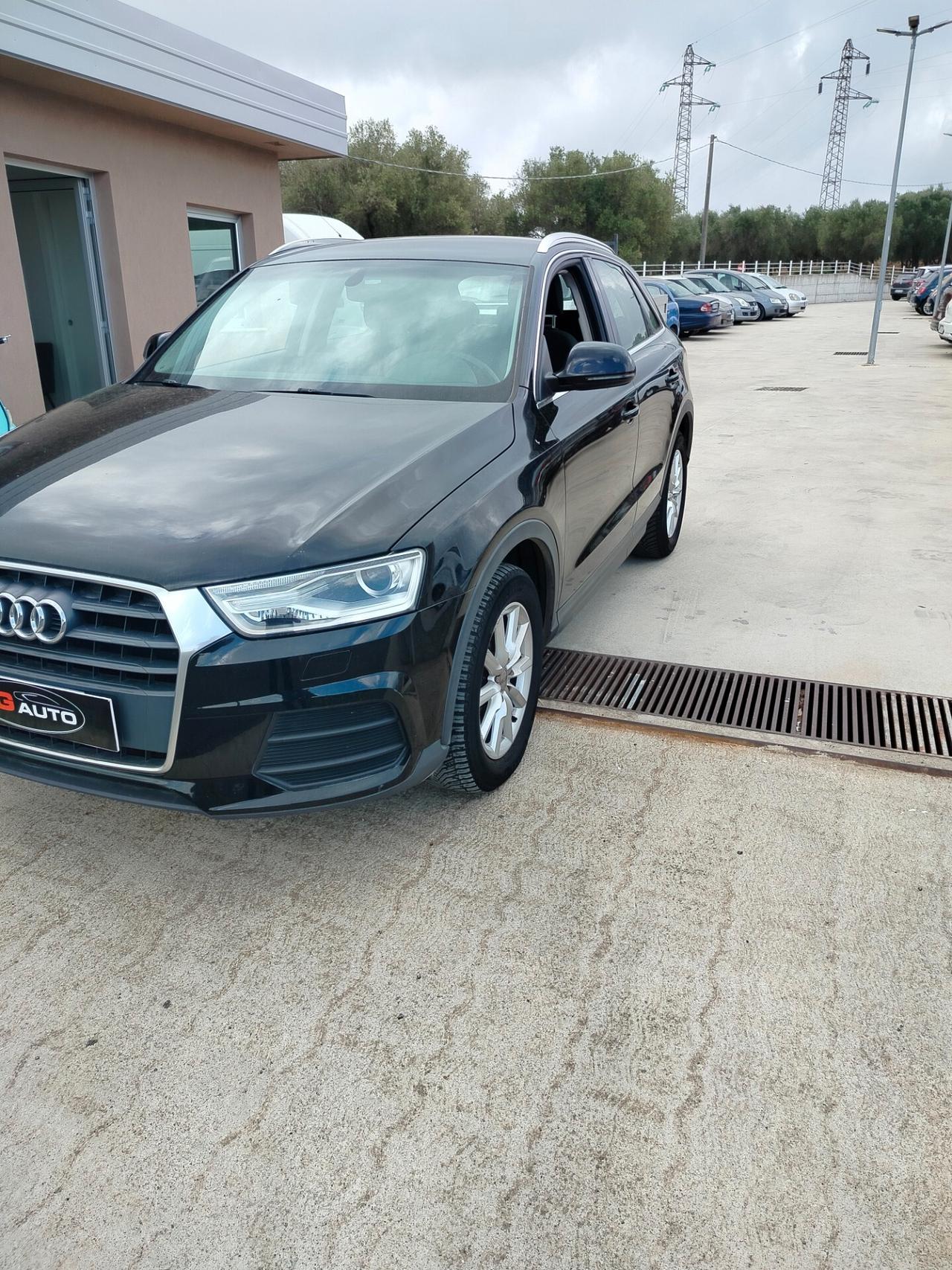Audi Q3 2.0 TDI 120 CV Business