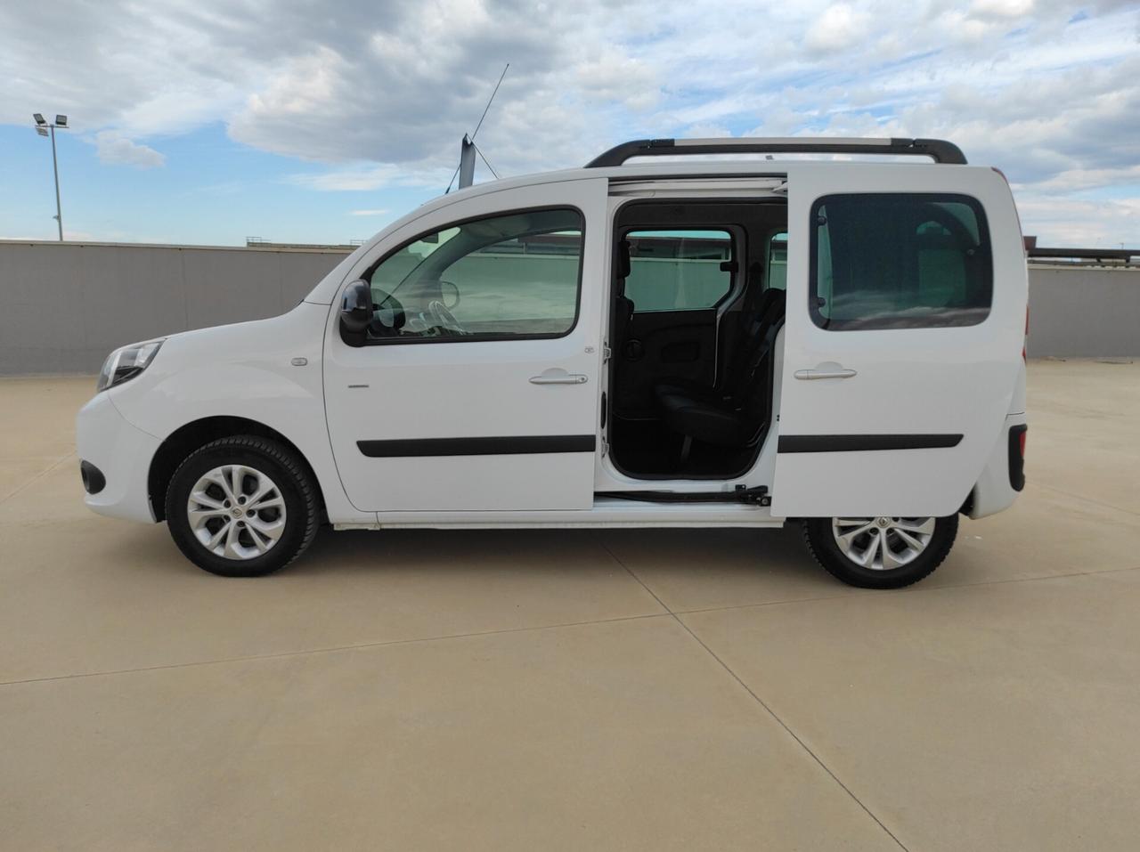 Renault Kangoo 1.5 dCi - 90cv 5 posti AUTOCARRO